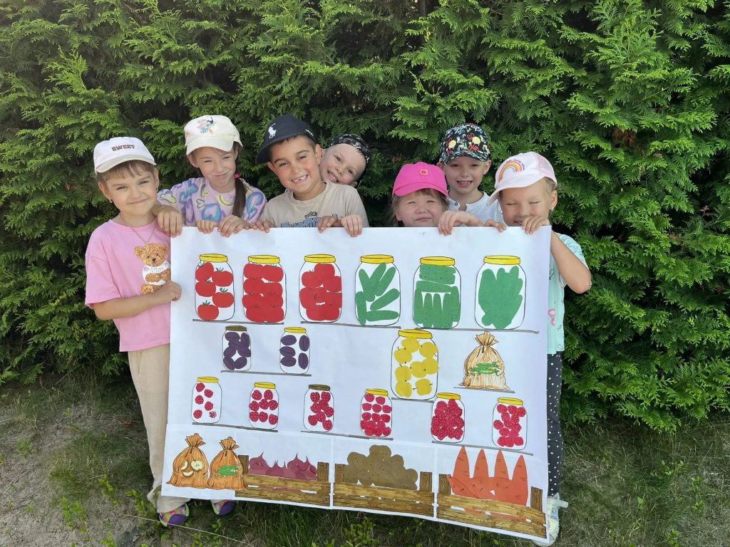 Что в августе соберёшь, с тем и зиму проведёшь